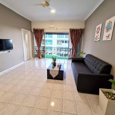 Perdana Serviced Apartment & Resorts Padang Mat Sirat Esterno foto
