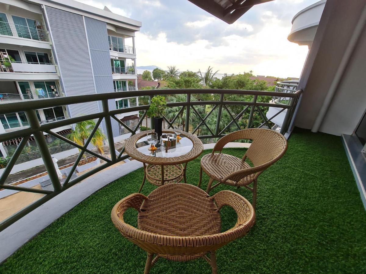 Perdana Serviced Apartment & Resorts Padang Mat Sirat Esterno foto