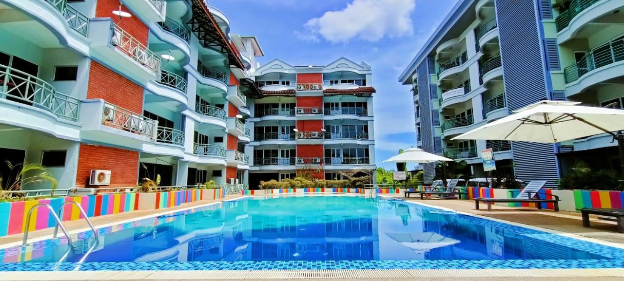 Perdana Serviced Apartment & Resorts Padang Mat Sirat Esterno foto