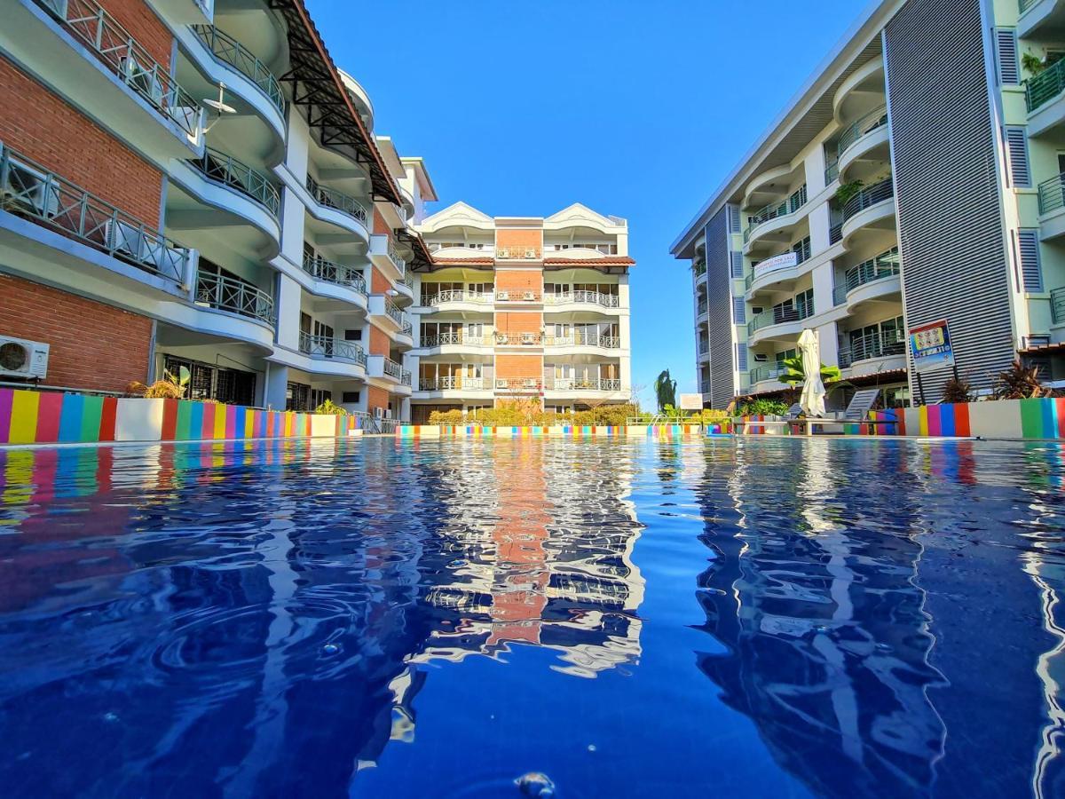 Perdana Serviced Apartment & Resorts Padang Mat Sirat Esterno foto