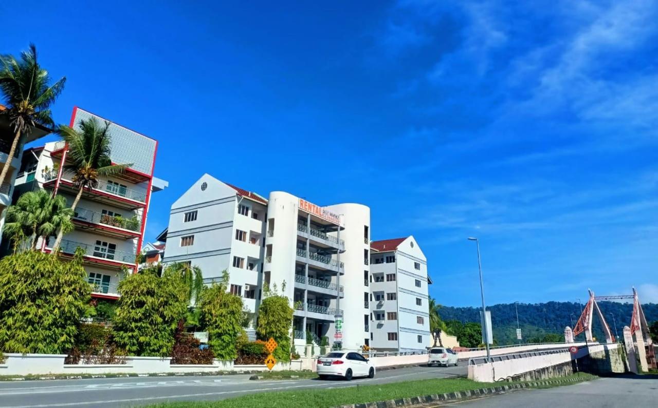 Perdana Serviced Apartment & Resorts Padang Mat Sirat Esterno foto