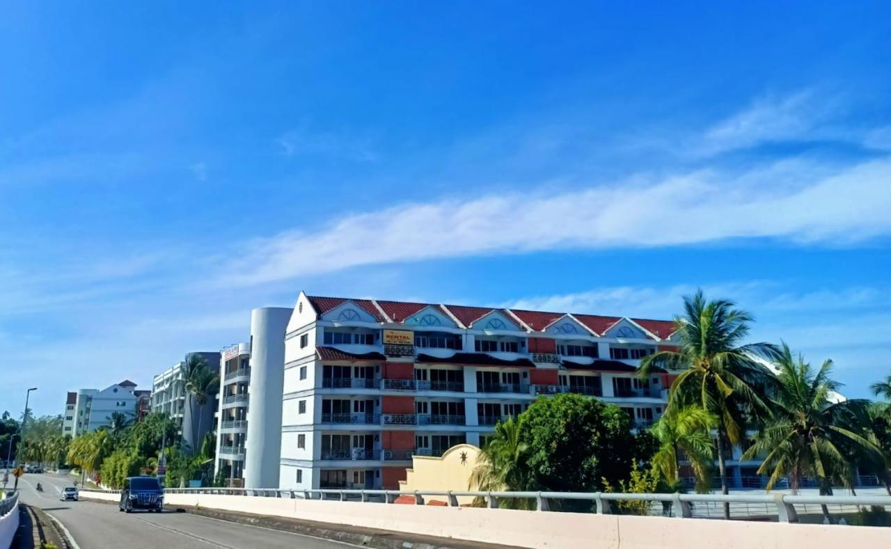 Perdana Serviced Apartment & Resorts Padang Mat Sirat Esterno foto