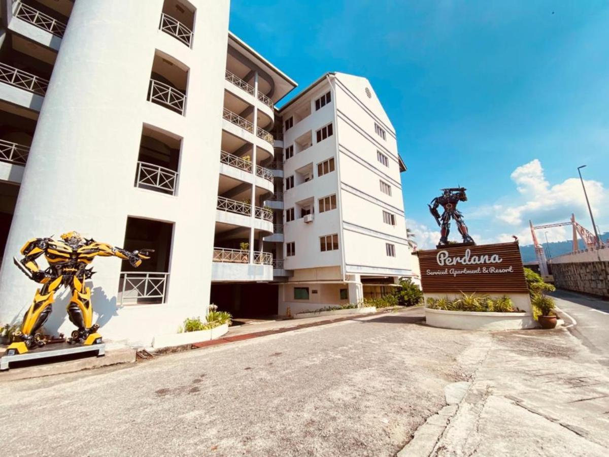 Perdana Serviced Apartment & Resorts Padang Mat Sirat Esterno foto