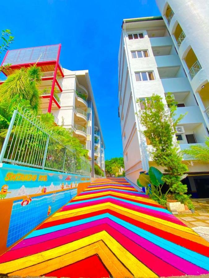 Perdana Serviced Apartment & Resorts Padang Mat Sirat Esterno foto