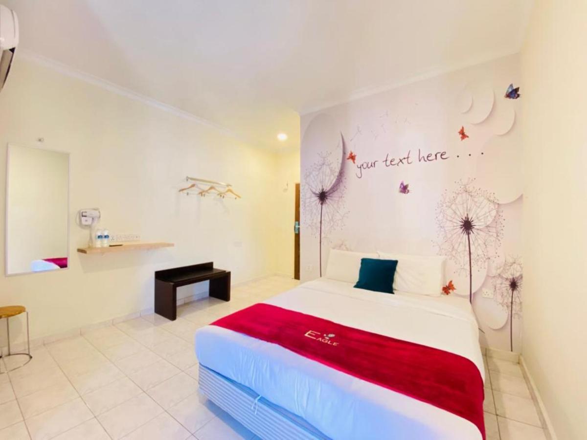 Perdana Serviced Apartment & Resorts Padang Mat Sirat Esterno foto