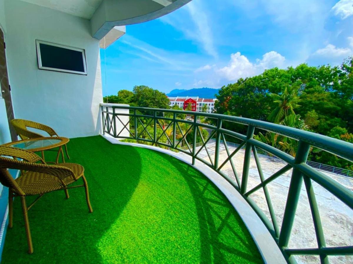 Perdana Serviced Apartment & Resorts Padang Mat Sirat Esterno foto