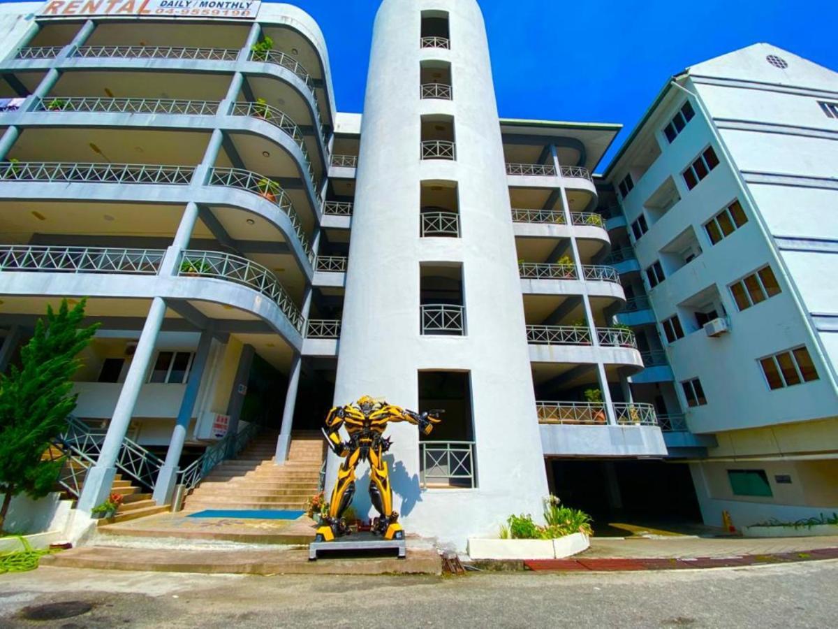 Perdana Serviced Apartment & Resorts Padang Mat Sirat Esterno foto