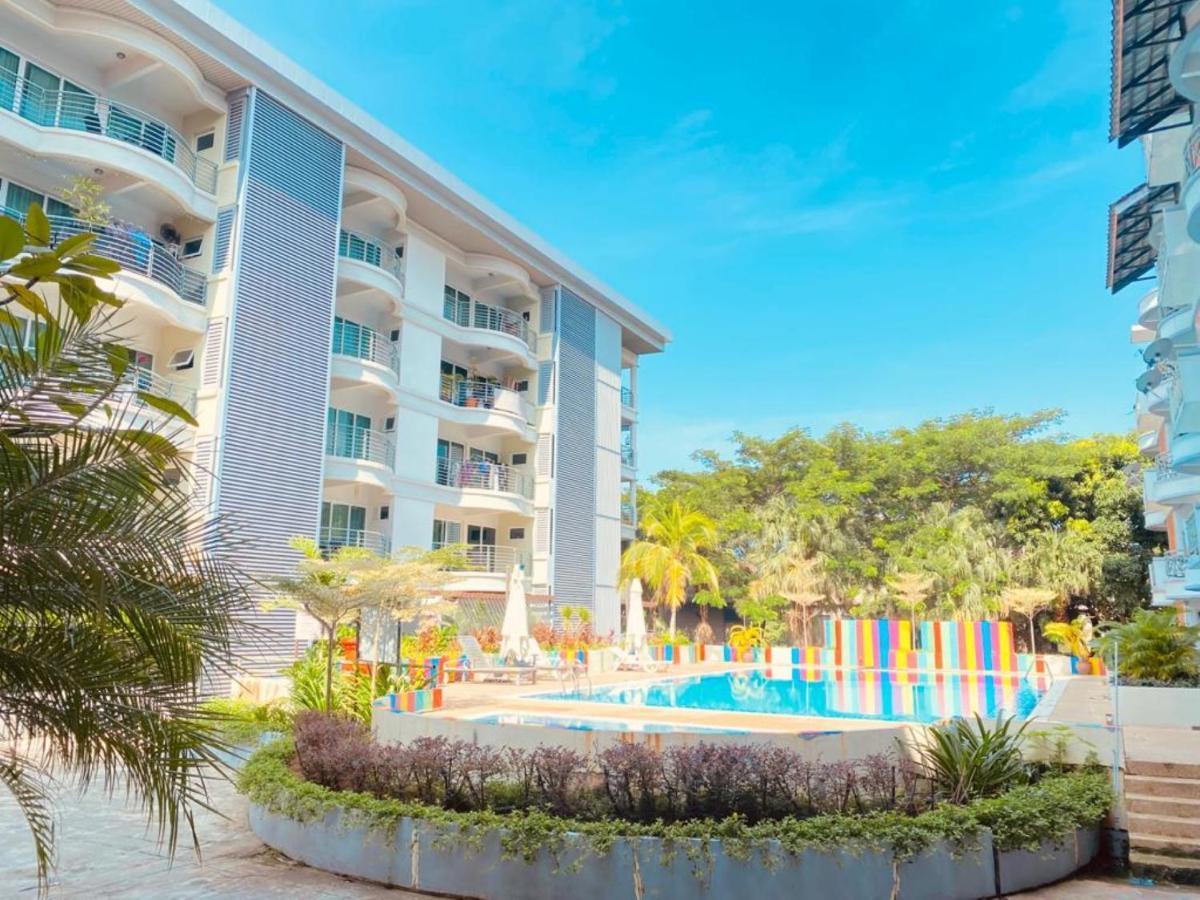 Perdana Serviced Apartment & Resorts Padang Mat Sirat Esterno foto