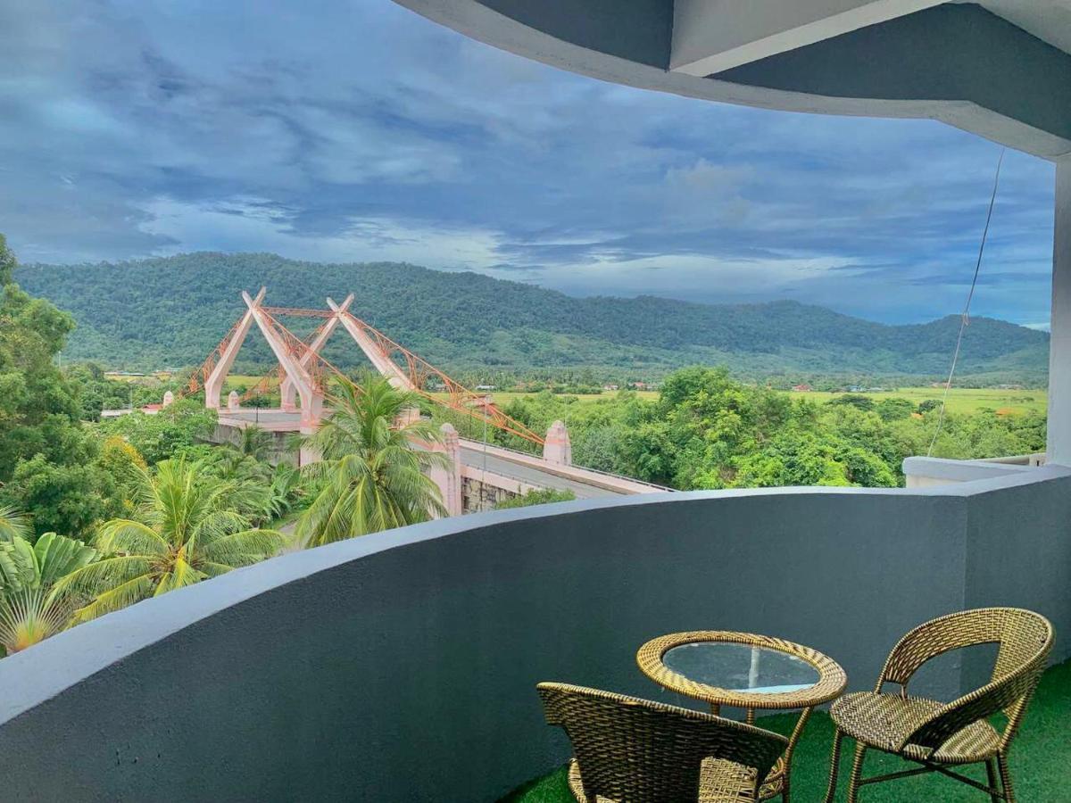 Perdana Serviced Apartment & Resorts Padang Mat Sirat Esterno foto