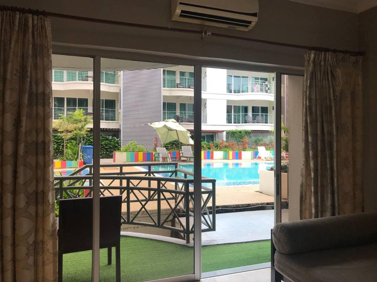 Perdana Serviced Apartment & Resorts Padang Mat Sirat Esterno foto