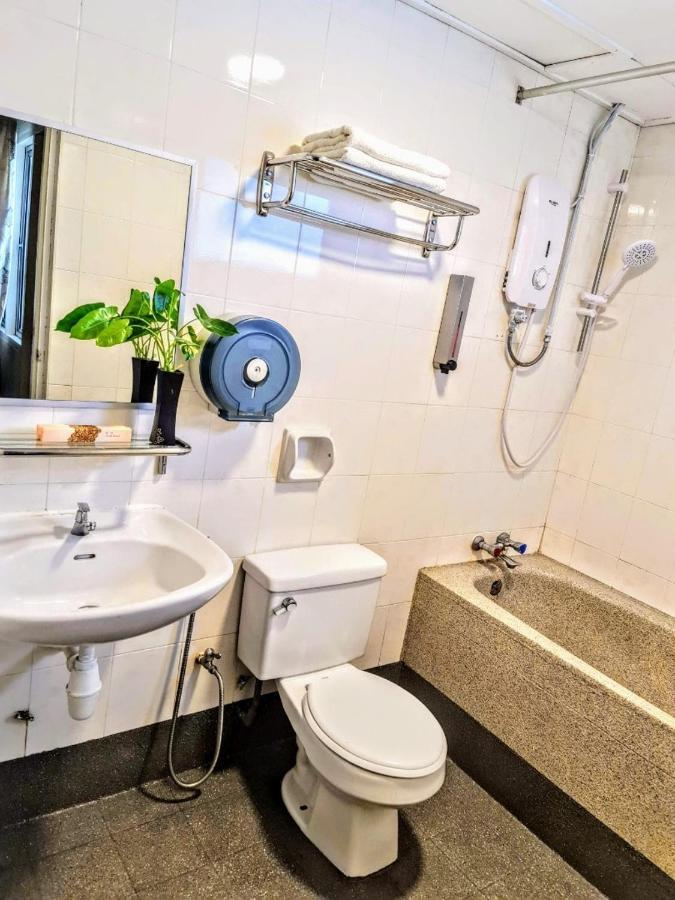Perdana Serviced Apartment & Resorts Padang Mat Sirat Esterno foto