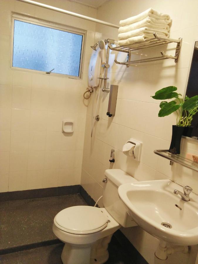 Perdana Serviced Apartment & Resorts Padang Mat Sirat Esterno foto