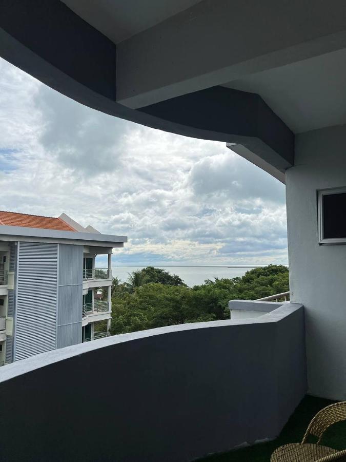 Perdana Serviced Apartment & Resorts Padang Mat Sirat Esterno foto