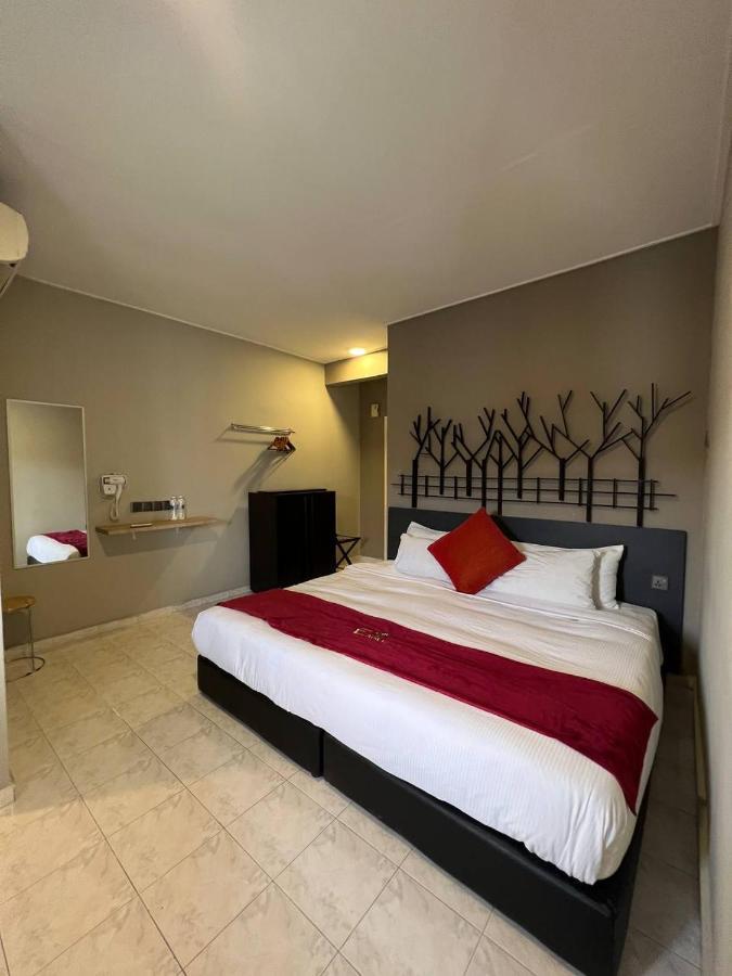 Perdana Serviced Apartment & Resorts Padang Mat Sirat Esterno foto