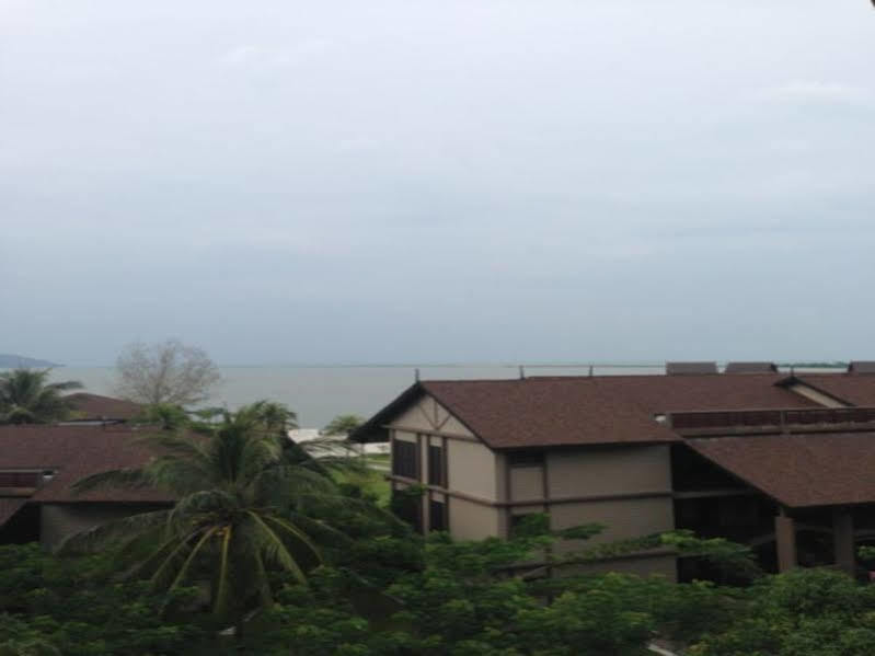 Perdana Serviced Apartment & Resorts Padang Mat Sirat Esterno foto